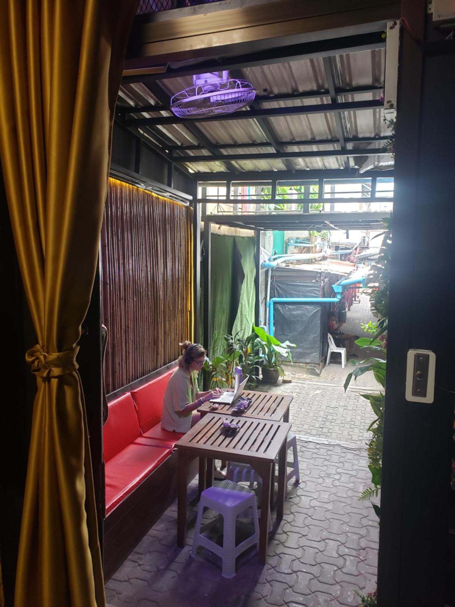Lucky Dorm Vandrarhem Phi Phi-öarna Exteriör bild
